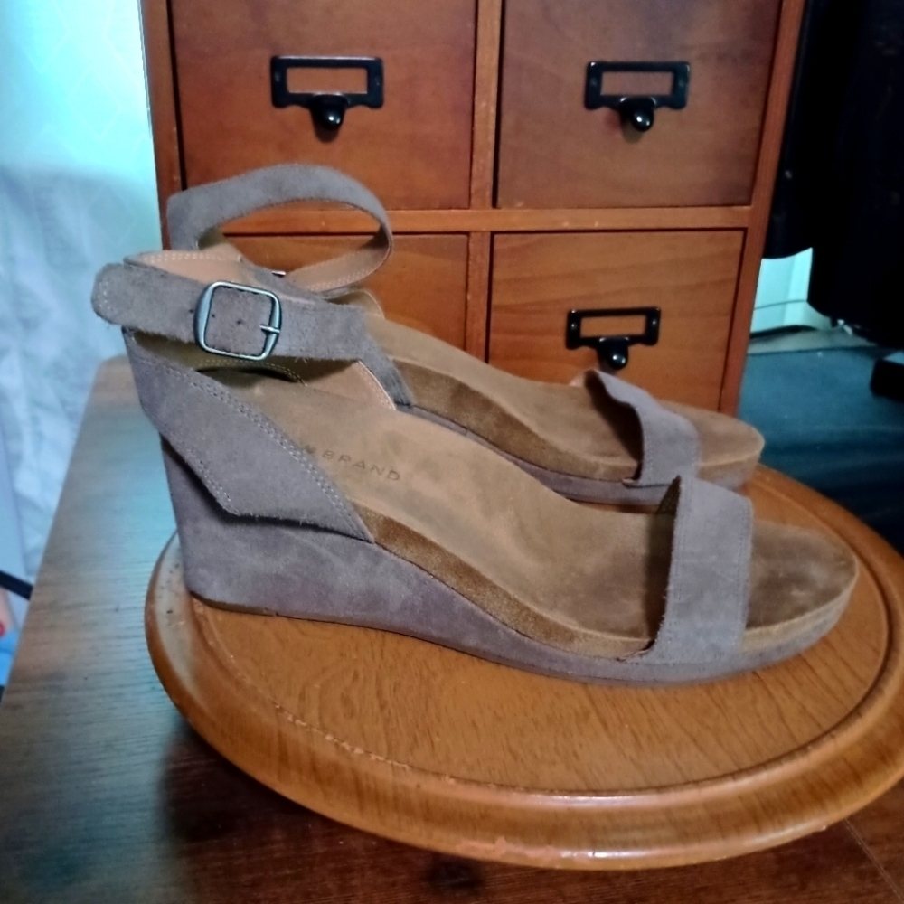Lucky Brand Women’s Leather Open Toe Low Wedge Sandal_Size 9.5.